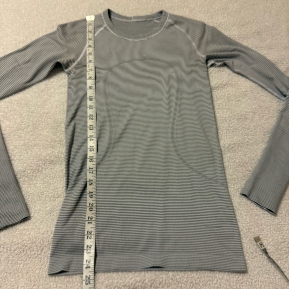 Lululemon Swiftly Tech Long Sleeve Crew Neck Shirt Black White Stripe - Picture 11 of 16